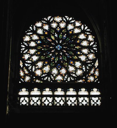 Rosettenfenster des Südquerhauses von French School